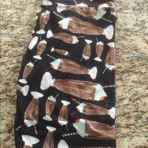 Adorable LulaRoe TC chocolate malt glass leggings
